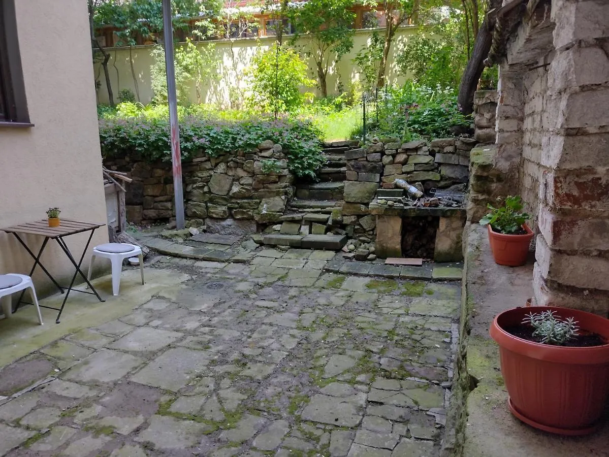 Central Charming Home With Garden Near Parking And Ndk Σόφια
